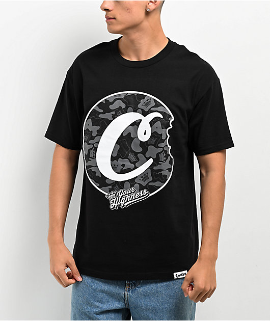 【Cookies】米国人気 Wealth 半袖Tシャツ x Your Highness Cookies x Your Highness Camo C Bite Black T-Shirt | Zumiez