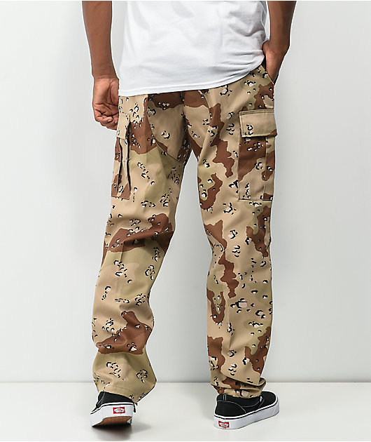 De Rothco vienen los pantalones cargo BDU en un color camuflaje desierto. Estos pantalones vienen en una construcción ligera de algodón y poliéster duradero, mientras que una serie de bolsillos proporcionan mucho espacio de almacenamiento para cualquie