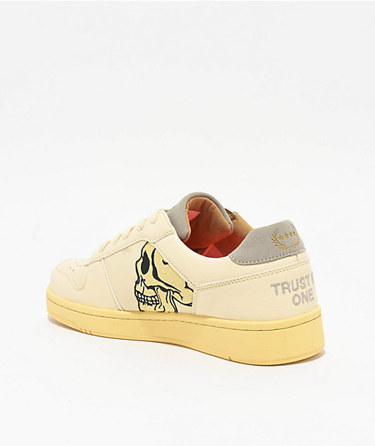邦楽 SHOE SCRATCH NICE GRADIS NICE MASS-HOLE Field Grade FG1 Low Have A Nice Day Beige Shoes | Zumiez