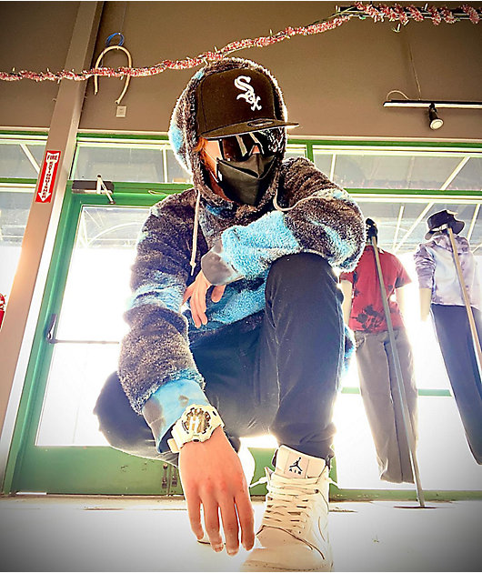 777】 PowerShot A3200 IS JZ 300 EX-Z700 G-Shock GA700-7A White & Black Analog & Digital Watch | Zumiez