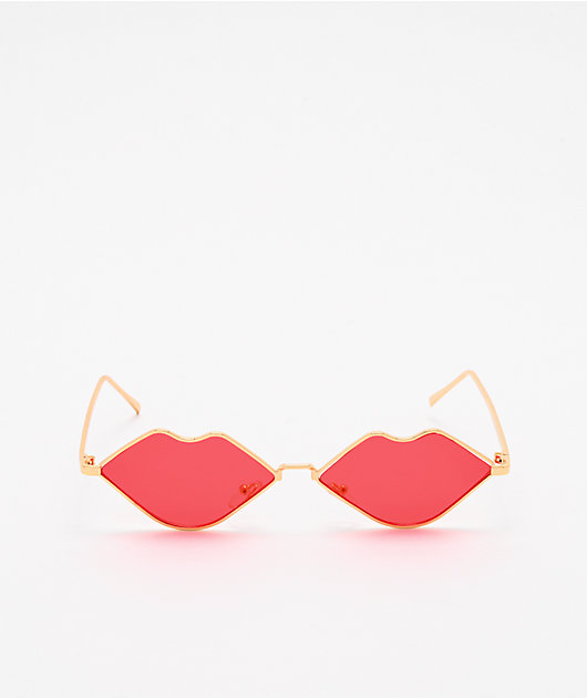 Gafas de sol doradas y rojas de labios