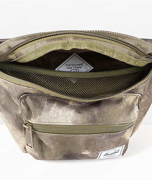 Herschel seventeen hip pack camo best sale