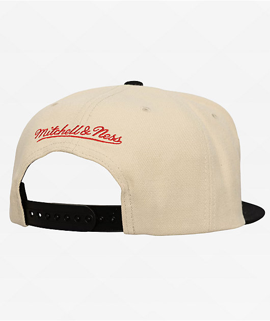 Mitchell & Ness Chicago Bulls Across The Board Cream & Black Snapback Hat