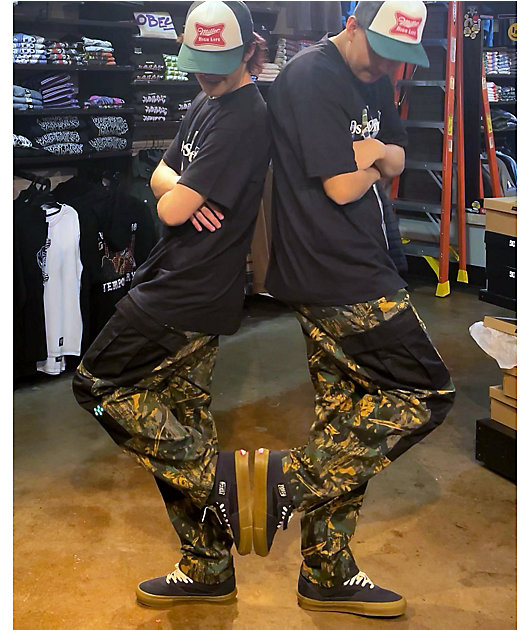 Camo skate shops pants