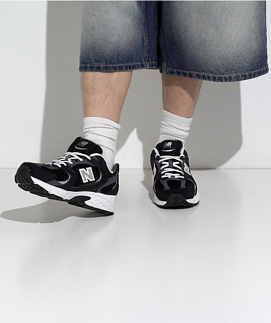 New Balance Lifestyle 530 Black & Silver Metallic Shoes video
