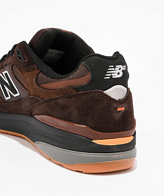 『TEN WOLF RAYON SS BROWN S』 New Balance Numeric 933 Reynolds Brown & Black Skate Shoes | Zumiez