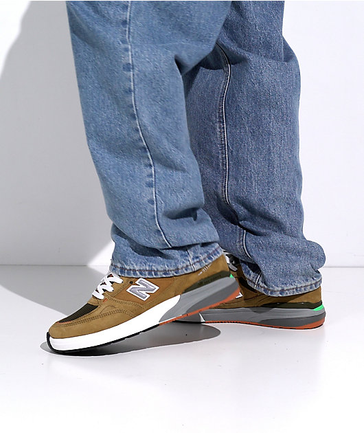 【T3993】ウォウ,イズ・ミー/Number[s] New Balance Numeric 933 Reynolds Brown & Grey Skate Shoes