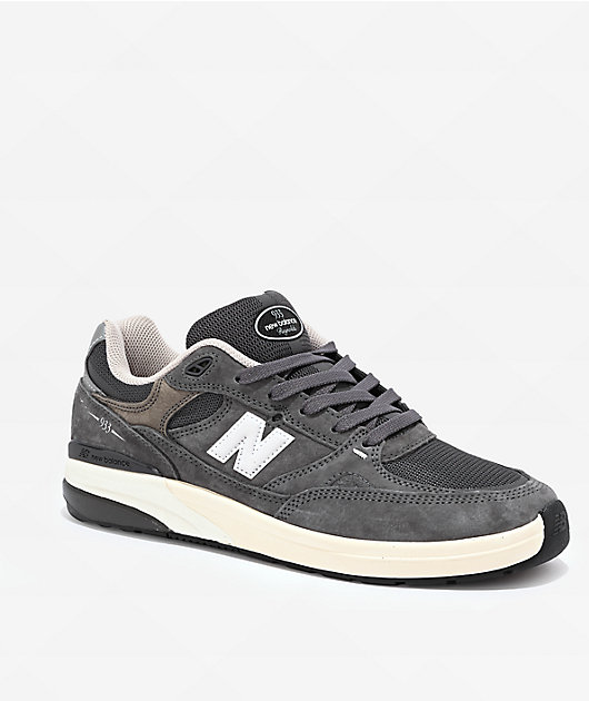 【T3993】ウォウ,イズ・ミー/Number[s] New Balance Numeric 933 Reynolds Grey & White Skate Shoes