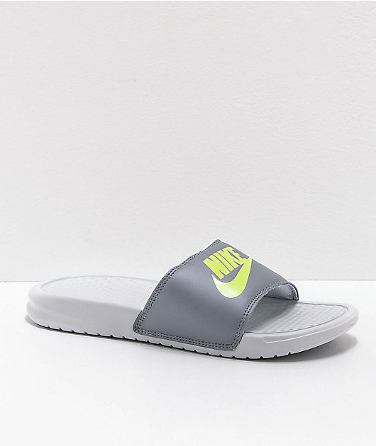 Niet meer geldig Gewoon overlopen Aanzetten Nike Benassi Pure Platinum & Barely Volt Slide Sandals