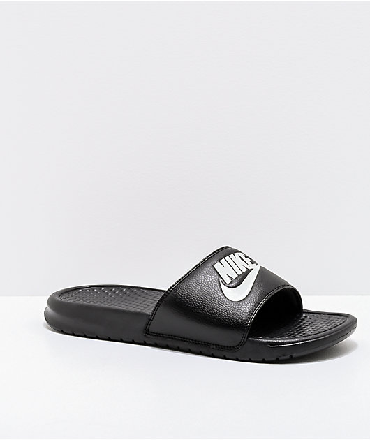 Nike benassi blancas y negras hotsell