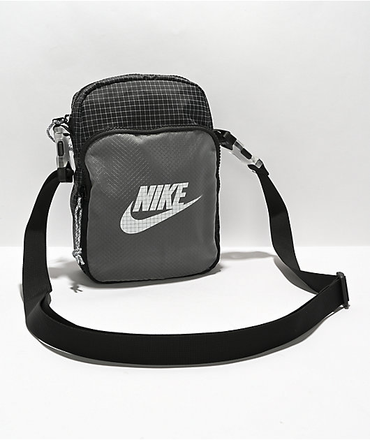 Recepción Levántate archivo Nike Black & White Crossbody Bag