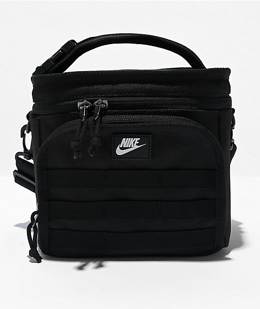https://scene7.zumiez.com/is/image/zumiez/product_main_medium/Nike-Futura-Sport-Black-Lunch-Bag-_371484-front-US.jpg
