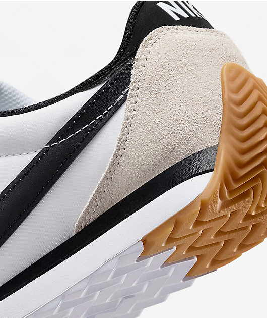 靴 NikeACGAirCairngormMidPlus DarkMaplewood Nike Pacific White & Black Shoes | Zumiez