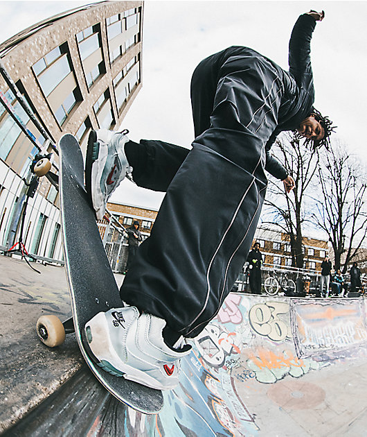 Nike SB Air Max Ishod PRM Metallic Silver & Varsity Red Skate