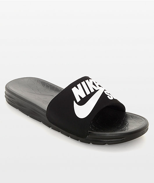 Nike SB Benassi SolarSoft sandalias deslizantes blanco y negro | Zumiez