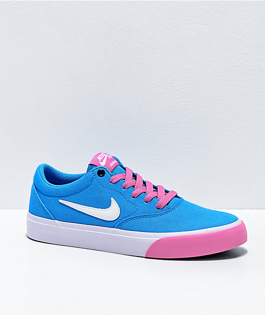 mando Los invitados saltar Nike SB Charge University zapatos de skate en azul, rosa y blanco