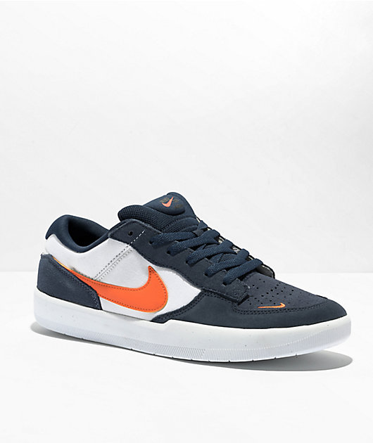 Museo Guggenheim Patético cruzar Nike SB Force 58 zapatos en azul marino, naranja y blanco