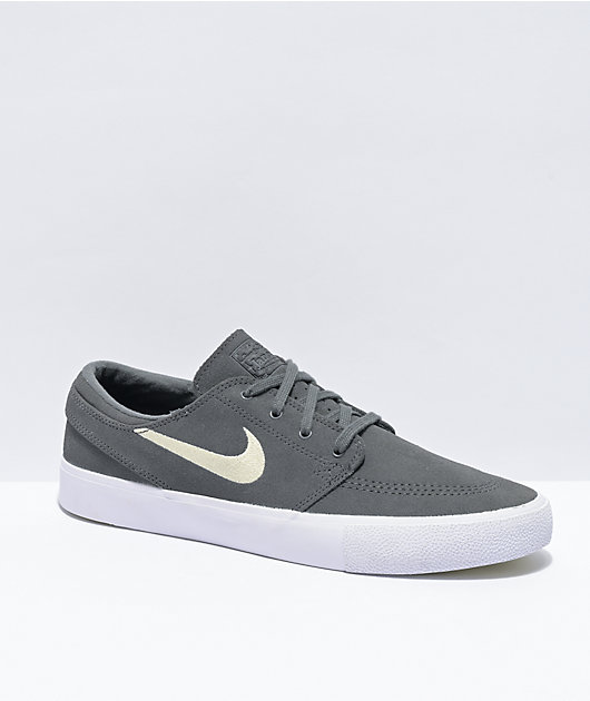 Grey shops janoskis nike sb