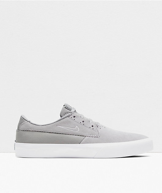 Nike gray store skate shoes