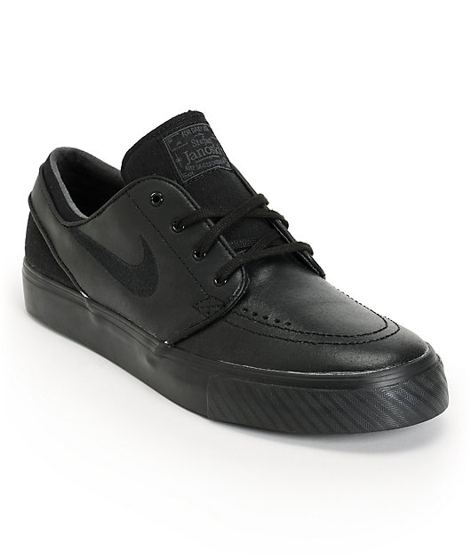all black nike skate shoes