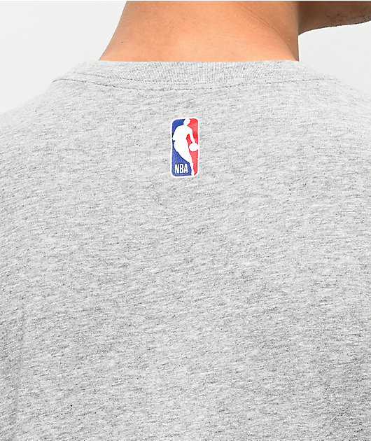 Pornografía Premisa Perfecto Nike SB x NBA Dri-Fit Logo Grey, Red & Black T-Shirt