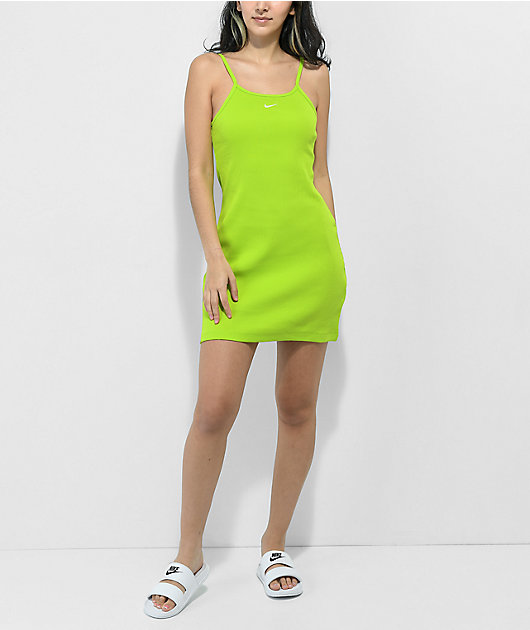 Nike Sportswear Essential Vestido de canalé verde