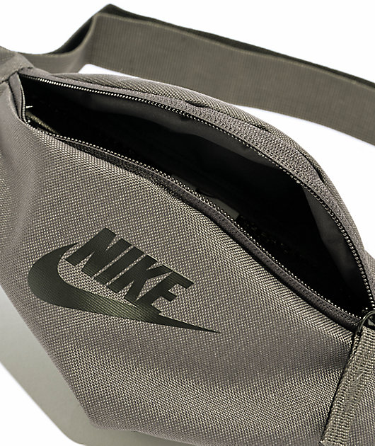 Nike Sportswear Heritage Ash Grey & Black Fanny Pack