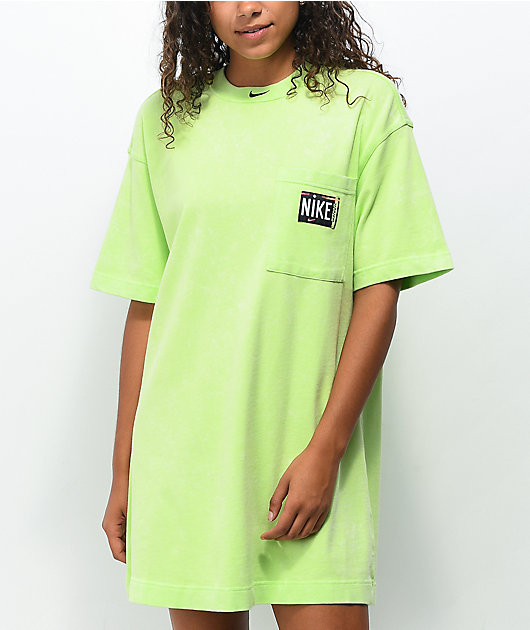 Minder dan Ideaal Gymnastiek Nike Sportswear Lime Wash T-Shirt Dress