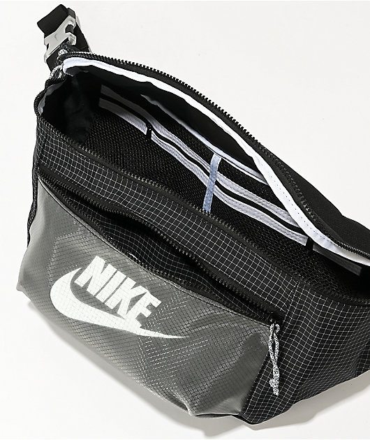 Tanzania aspekt sum Nike Tech Black & White Fanny Pack