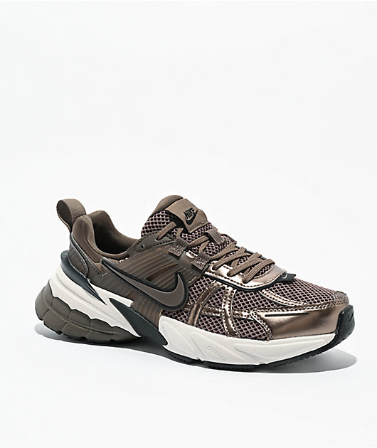 【美品！】NIKE V2K RUN Nike V2K Run Mink Brown & Ironstone Shoes | Zumiez