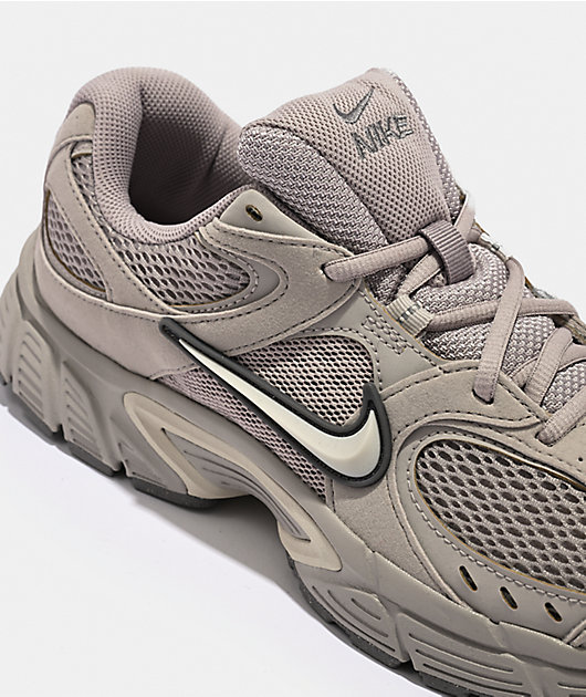 Nike V5 RNR Moon Particle Shoes