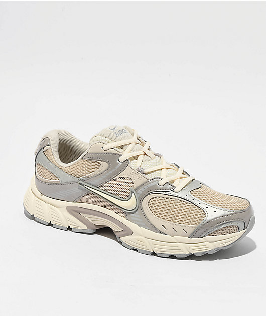 ★大人気★W NIKE V5 RNR Nike V5 RNR Oatmeal & Ivory Shoes | Zumiez