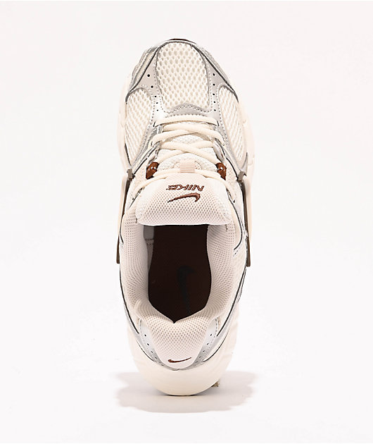 Nike V5 RNR Sail & Orewood Brown Shoes
