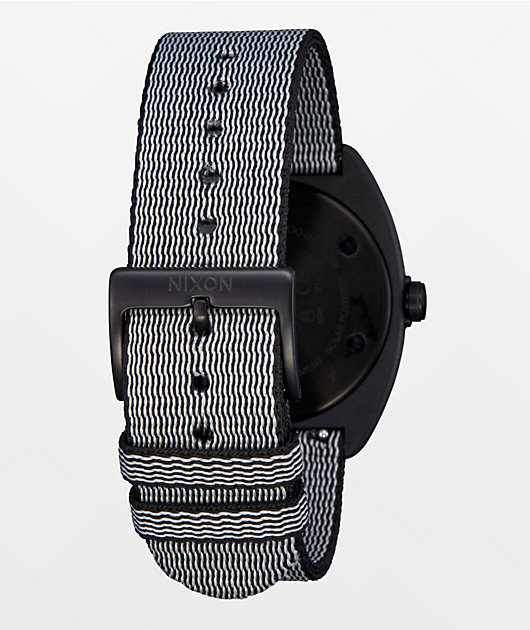 Nixon The Light-Wave All Black Analog Watch