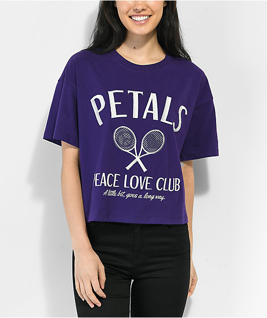 Petals by Petals and Peacocks Peace Love Tennis camiseta corta morada