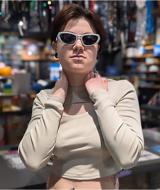 Y2Kサングラス シルバー/ブラック Petals by Petals and Peacocks Y2K Alpha Silver & Black Sunglasses