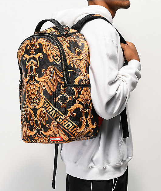 mochila negra y dorada