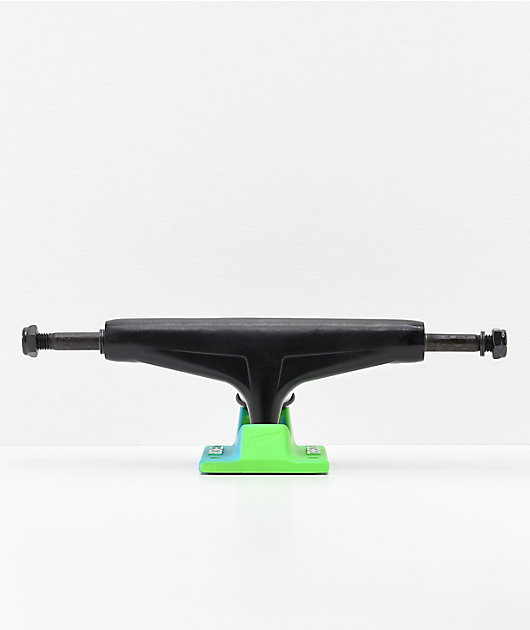 Tensor 5.25" Mag Light eje de skate en negro, verde, y azul
