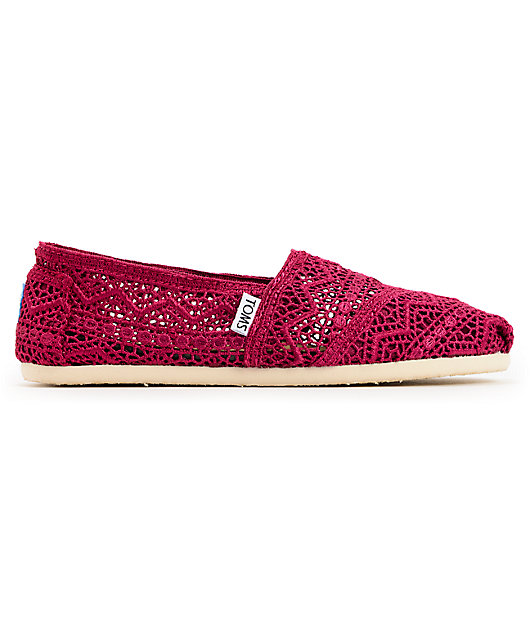 toms classic crochet slip on