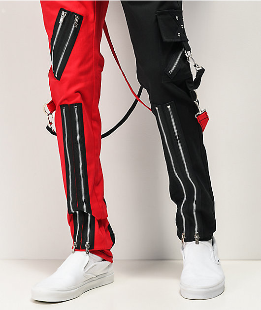 Tripp NYC Split pantalones negros y rojos con tirantes