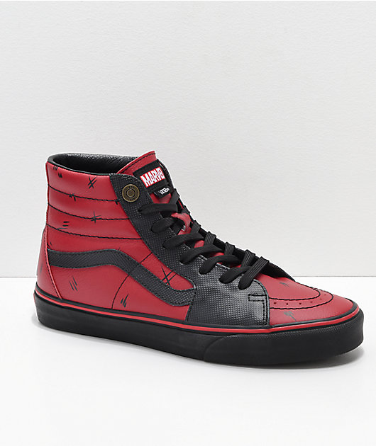 Vans x Marvel Sk8-Hi Deadpool zapatos rojos y negros | Zumiez