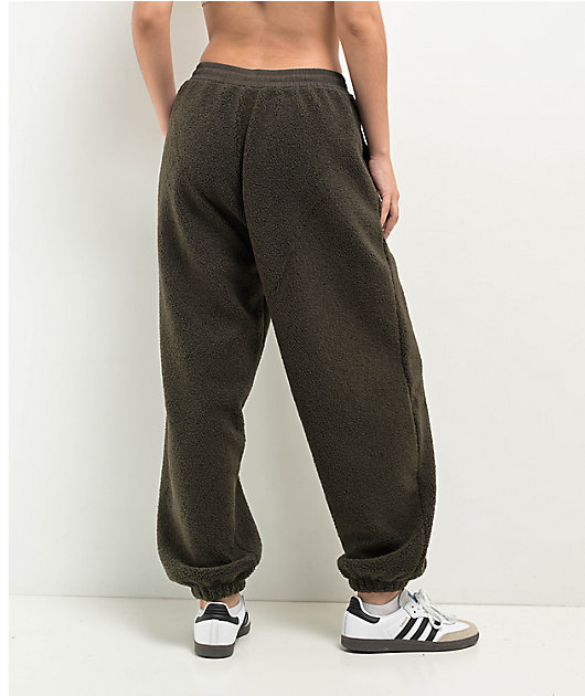 アディダス　adidas　FLEECE　SWEATPANTS adidas Essentials Teddy Fleece Olive Sweatpants Pants | Zumiez