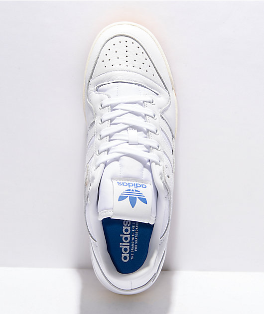 adidas Originals Forum Low sneakers in white and light blue