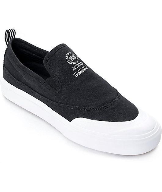 adidas Matchcourt zapatos de skate sin lazos en blanco y negro | Zumiez