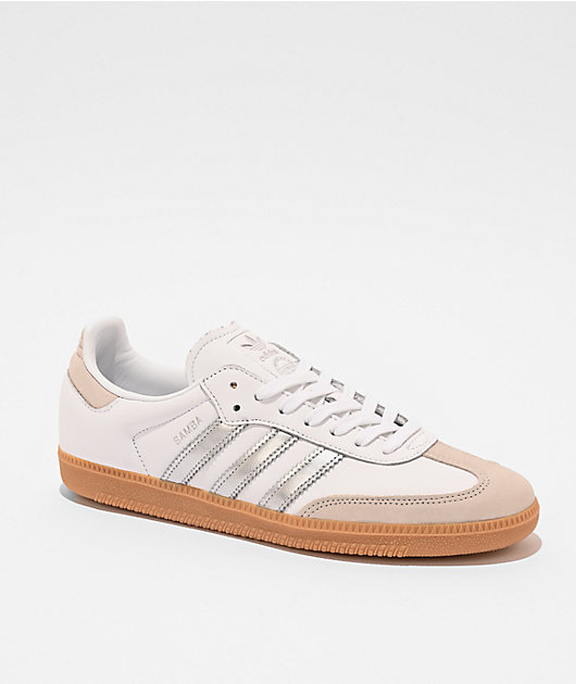 adidas Samba OG ホワイト/シルバー adidas Samba OG White & Silver Skate Shoes | Zumiez