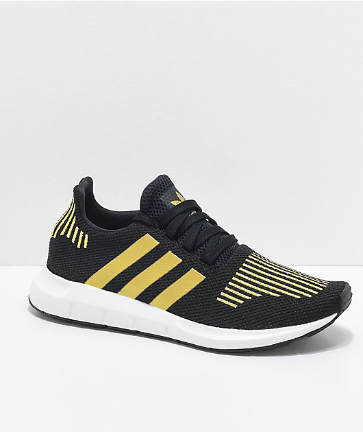 adidas Swift Run zapatos en negro y color dorado | Zumiez