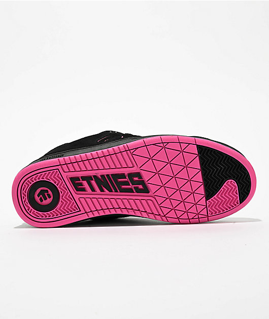 (取寄) エトニーズ メンズ  etnies men Callicut Black/Pink etnies Callicut Black & Pink Skate Shoes | Zumiez