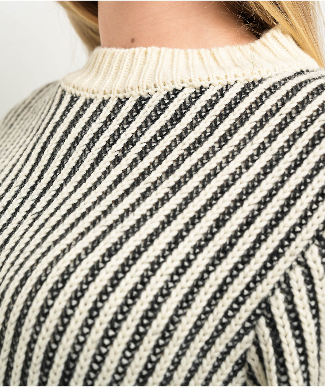 24COLOURS Ribbed White & Black Striped Sweater