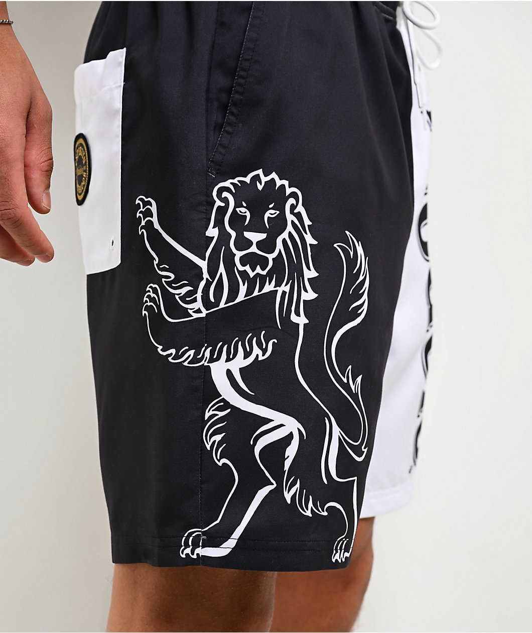 Modelo Lion Black & White Board Shorts