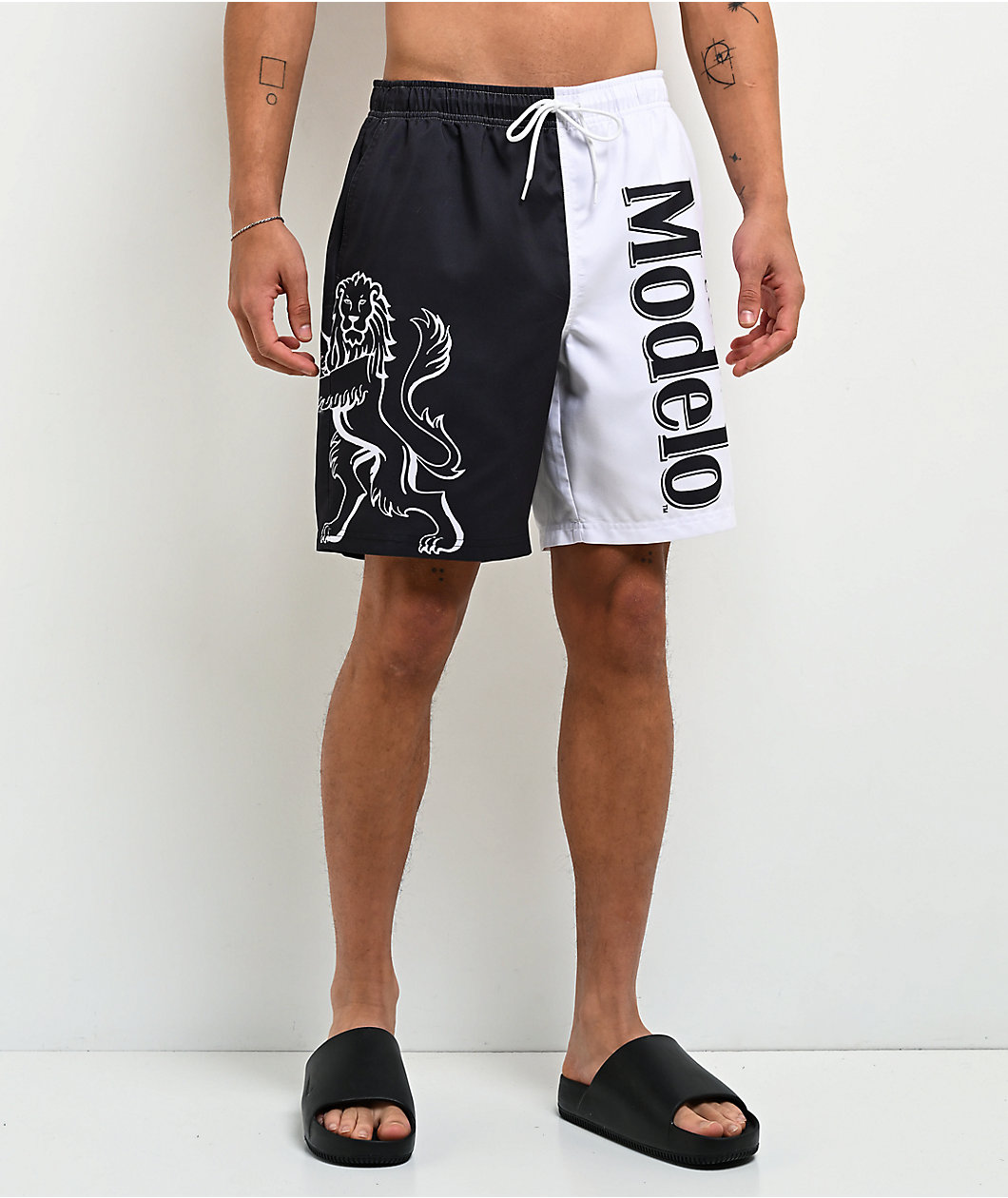 Modelo Lion Black & White Board Shorts